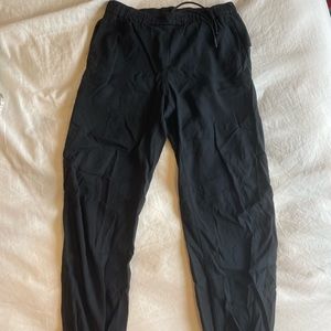Lululemon black essential affinity joggers size 4 scrunch bottom